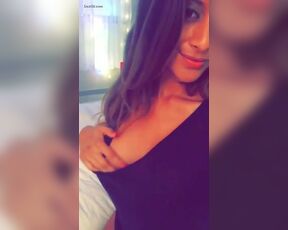 Paki babe exposing boobs on snapchat