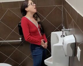 Nerdy Faerys Urinal Adventures!