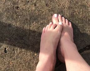 ASMR dirty wet toes in the sun