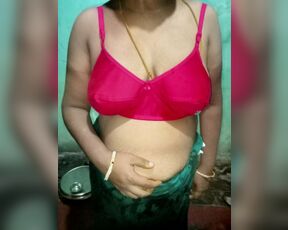 Indian aunty boobs show