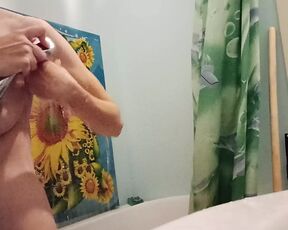 Bathing my hairy ass and hairy armpits