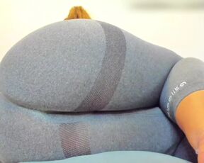 Big Bubble Butt In A Yoga Pants